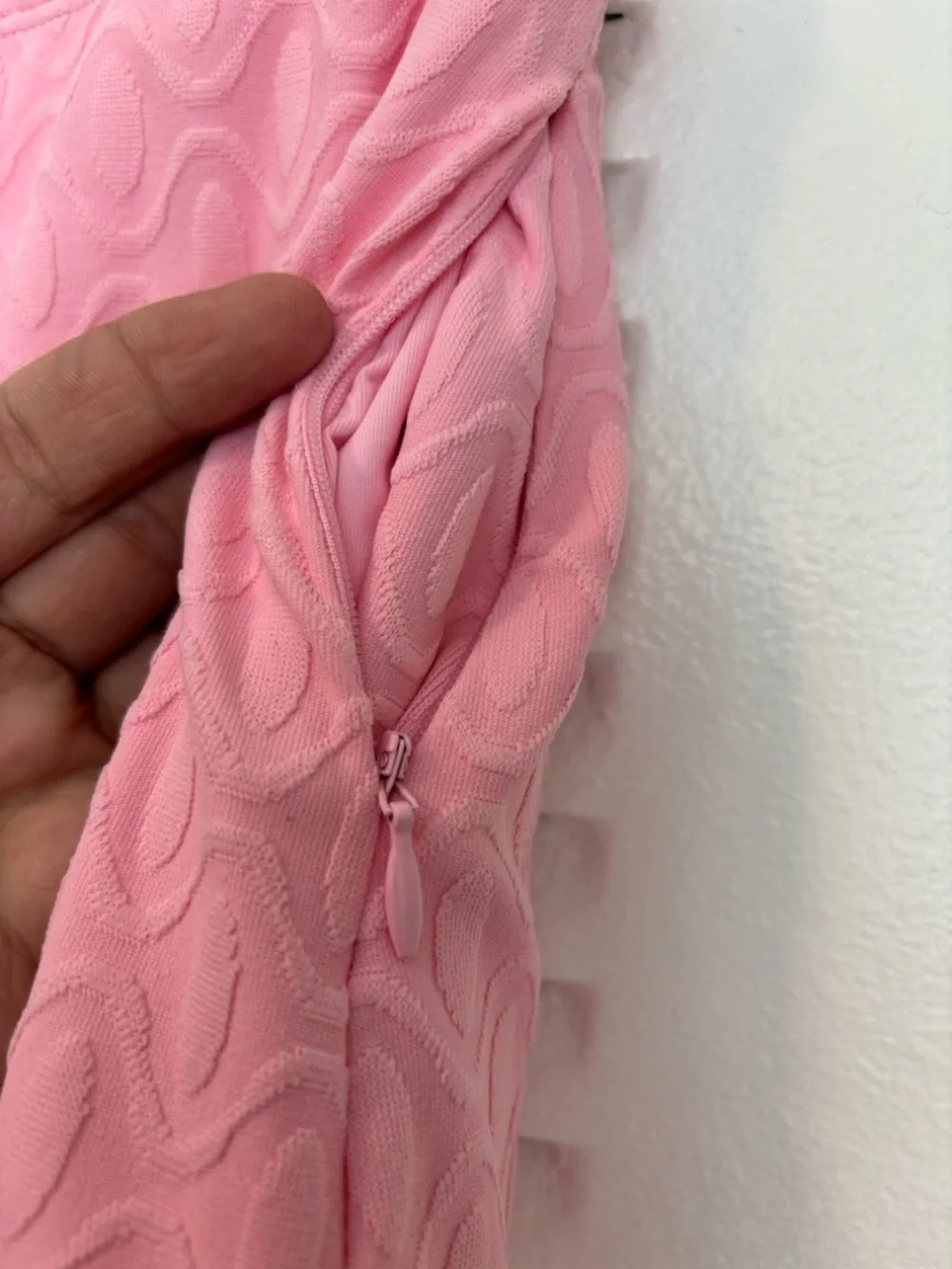 Two J. McLaughlin Pink and white Textured Ruffle Hem Skorts |
Size M | Feminine - Picture 11 of 14